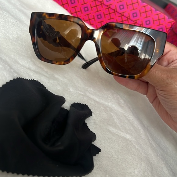 Authentic VERSACE MEDUSA CHAIN SUNGLASSES - Picture 5 of 6